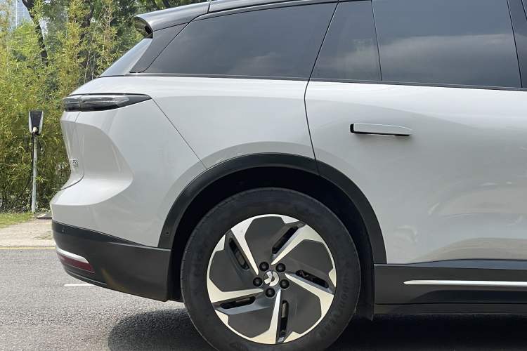 Used Nio ES6 2023 75 kWh Exterior 8