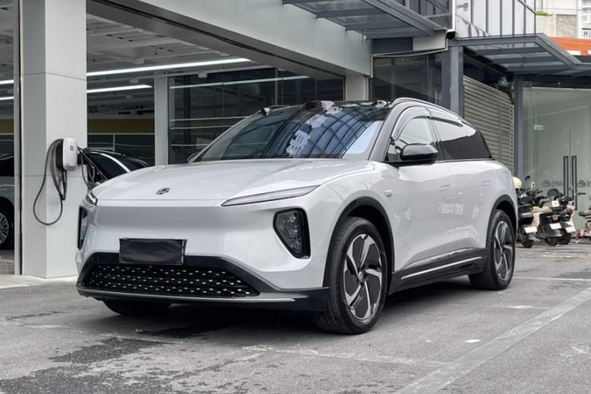 Used Nio ES6 2023 75 kWh Front Left 45 Deg