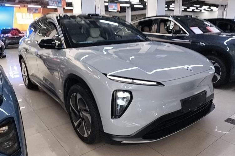 Used Nio ES6 2023 75 kWh Front Right 45 Deg