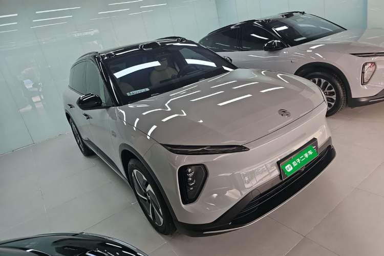 Used Nio ES6 2023 75 kWh Front Right 45 Deg