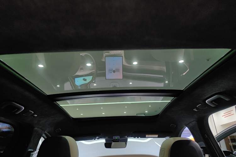 Used Nio ES6 2023 75 kWh Headliner
