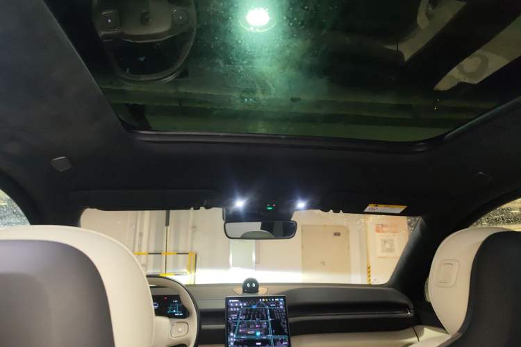 Used Nio ES6 2023 75 kWh Headliner