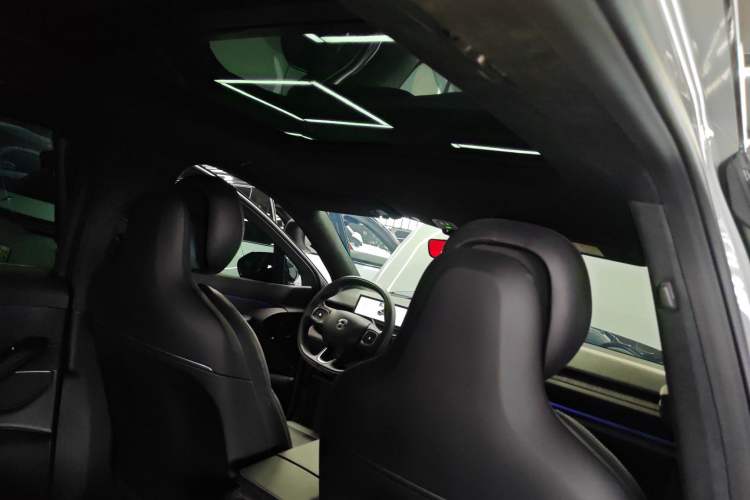 Used Nio ES6 2023 75 kWh Headliner
