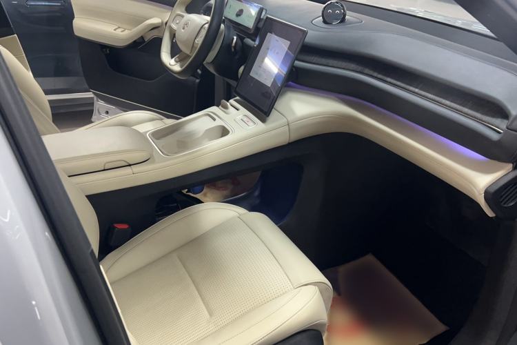 Used Nio ES6 2023 75 kWh Interior 2