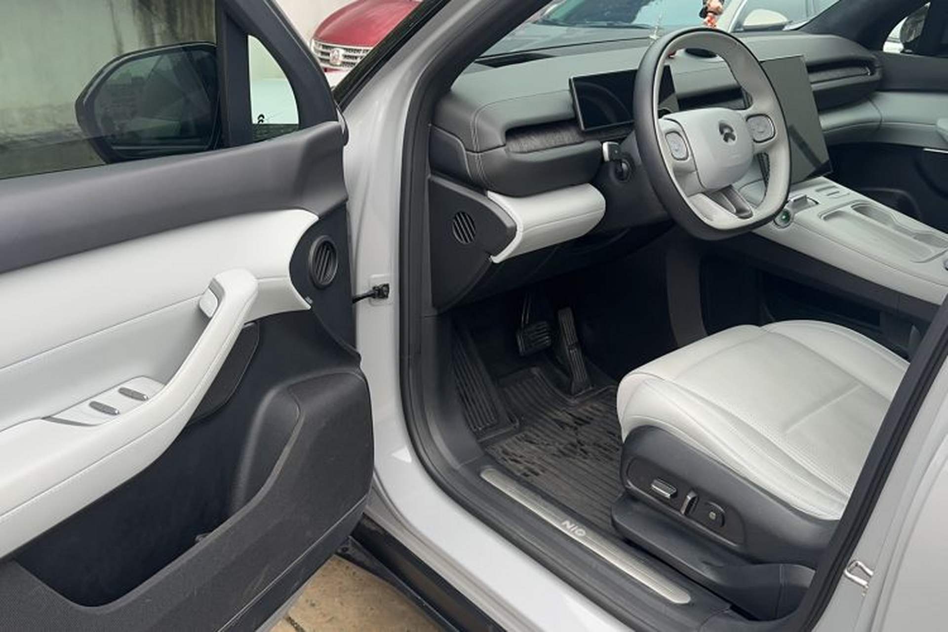Used Nio ES6 2023 75 kWh Interior 2