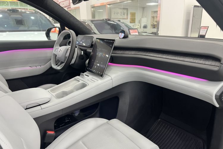 Used Nio ES6 2023 75 kWh Interior 5