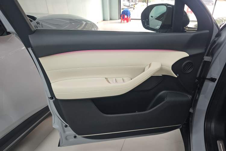 Used Nio ES6 2023 75 kWh Left Front Door Interior