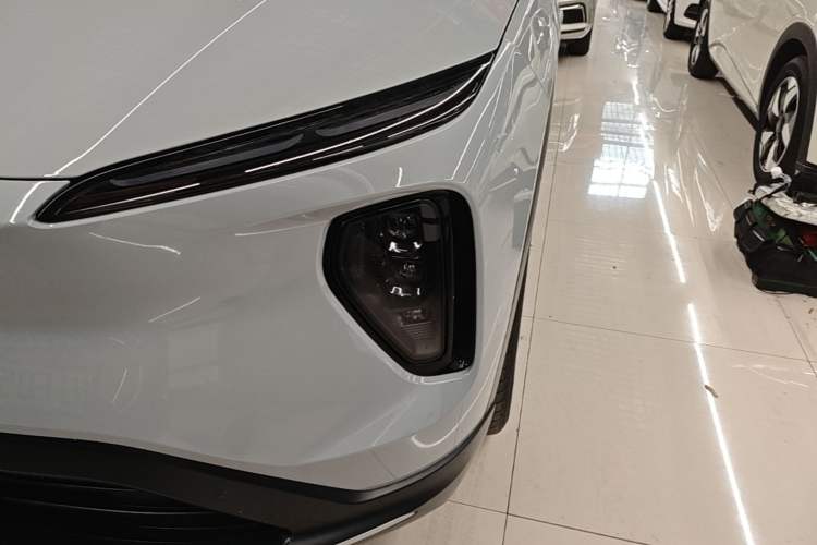 Used Nio ES6 2023 75 kWh Left Front Headlight