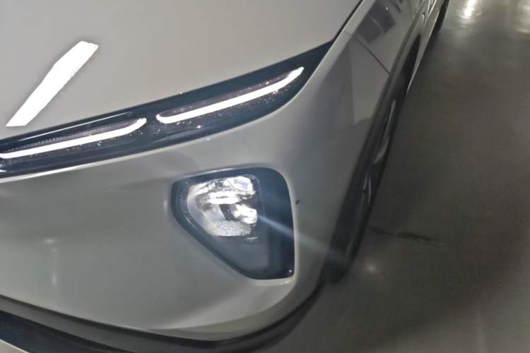 Used Nio ES6 2023 75 kWh Left Front Headlight