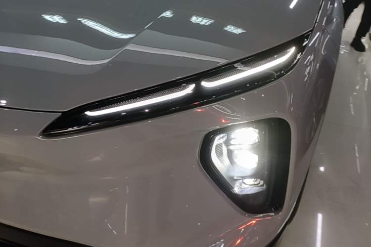 Used Nio ES6 2023 75 kWh Left Front Headlight