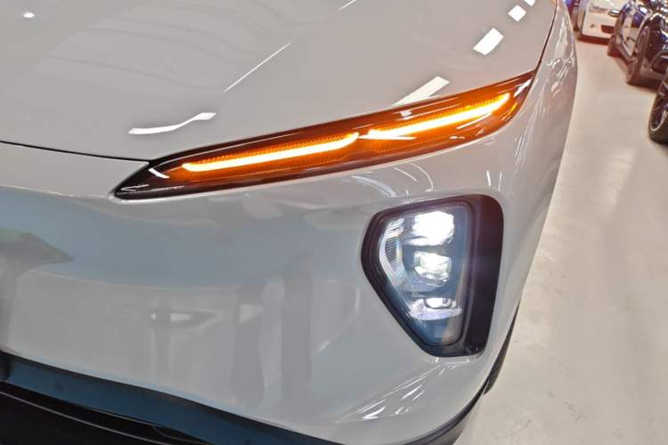 Used Nio ES6 2023 75 kWh Left Front Headlight