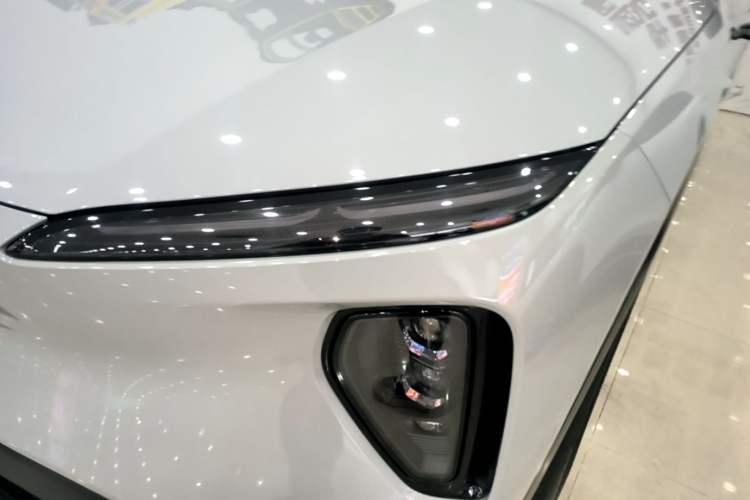 Used Nio ES6 2023 75 kWh Left Front Headlight
