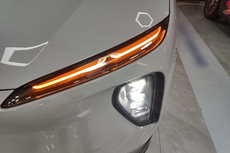 Used Nio ES6 2023 75 kWh Left Front Headlight