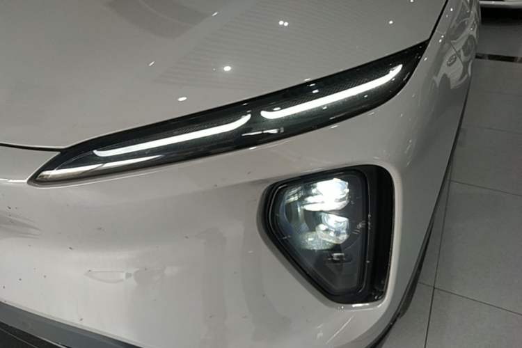 Used Nio ES6 2023 75 kWh Left Front Headlight