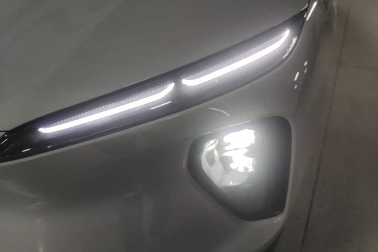 Used Nio ES6 2023 75 kWh Left Front Headlight