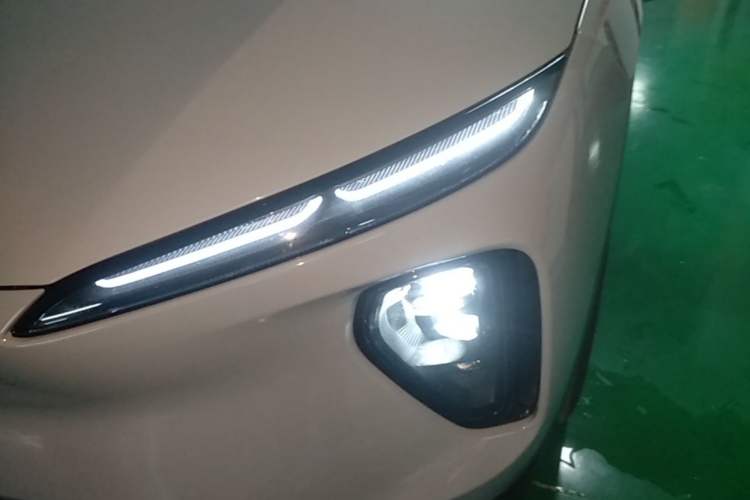 Used Nio ES6 2023 75 kWh Left Front Headlight