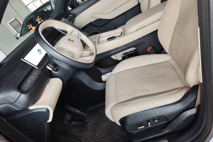 Used Nio ES6 2023 75 kWh Left Front Seat