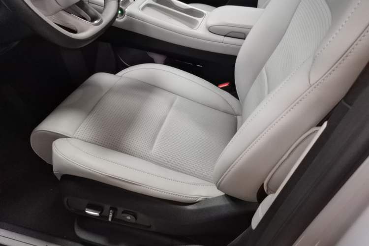 Used Nio ES6 2023 75 kWh Left Front Seat