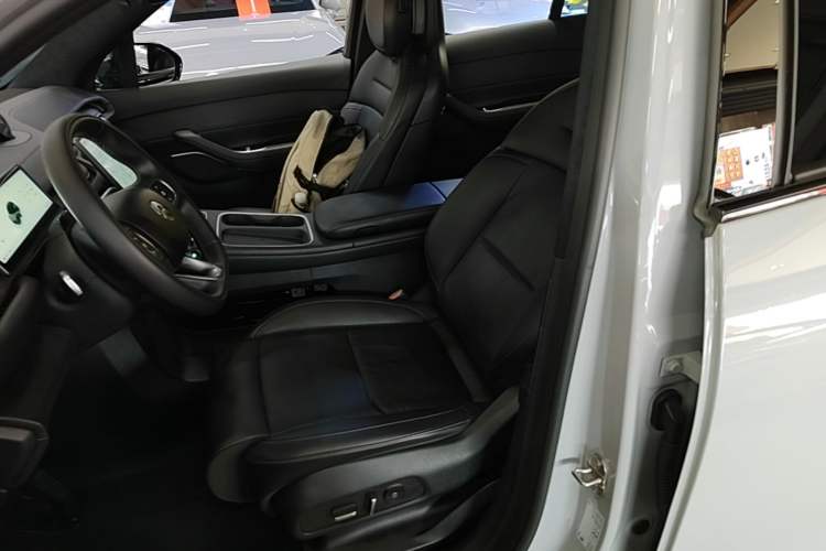 Used Nio ES6 2023 75 kWh Left Front Seat