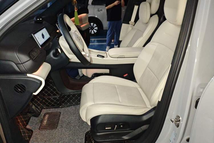 Used Nio ES6 2023 75 kWh Left Front Seat