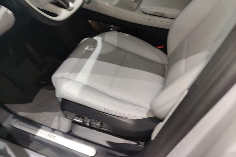 Used Nio ES6 2023 75 kWh Left Front Seat
