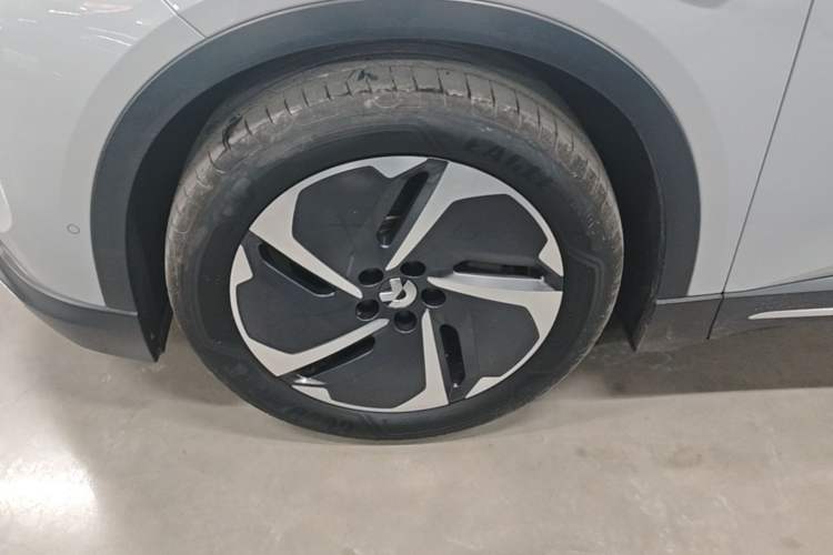 Used Nio ES6 2023 75 kWh Left Front Wheel Hub