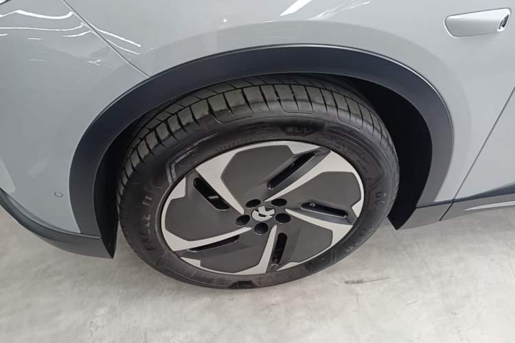 Used Nio ES6 2023 75 kWh Left Front Wheel Hub