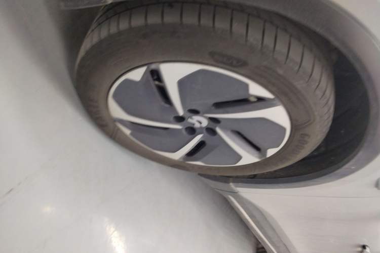 Used Nio ES6 2023 75 kWh Left Front Wheel Hub