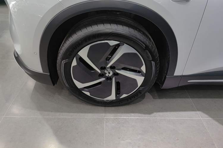 Used Nio ES6 2023 75 kWh Left Front Wheel Hub