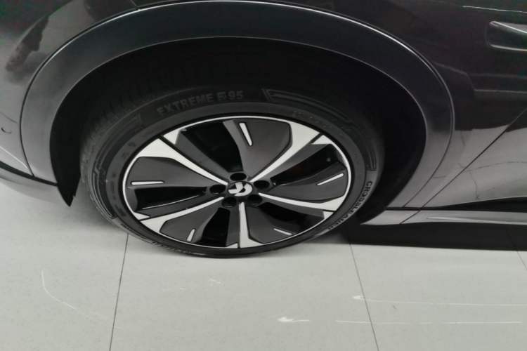 Used Nio ES6 2023 75 kWh Left Front Wheel Hub