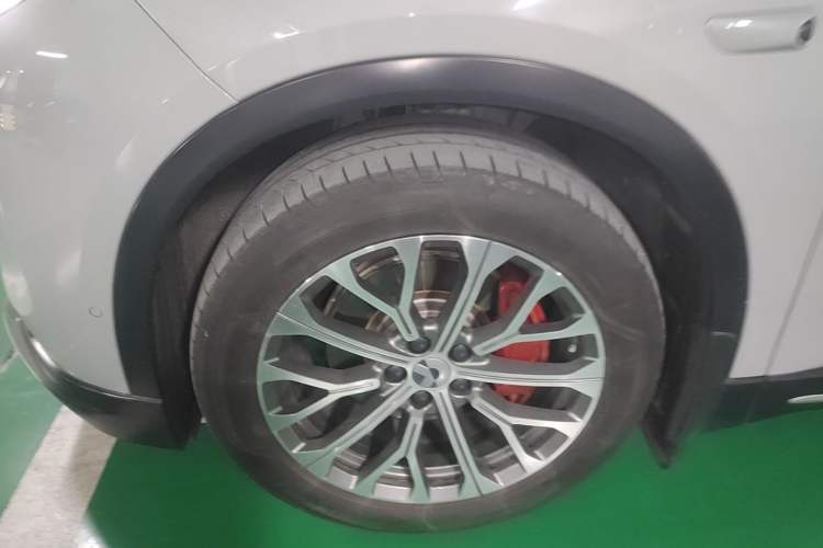 Used Nio ES6 2023 75 kWh Left Front Wheel Hub