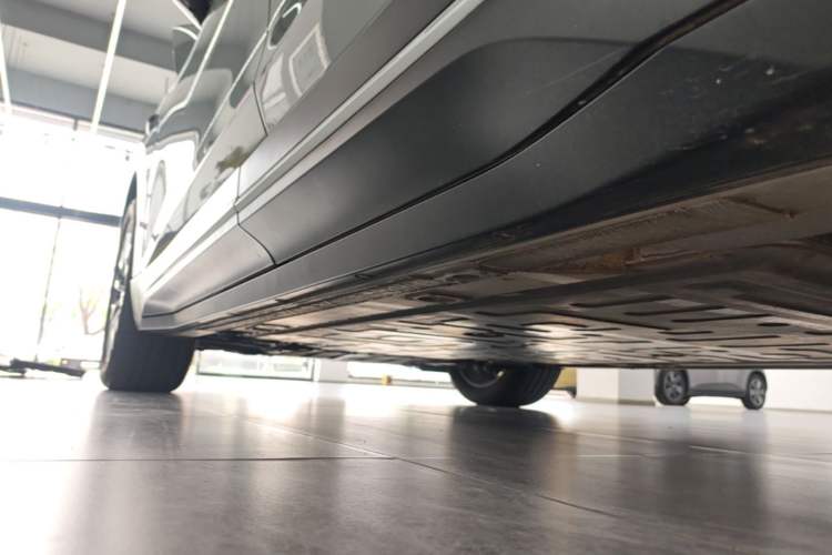 Used Nio ES6 2023 75 kWh Left Side Sill
