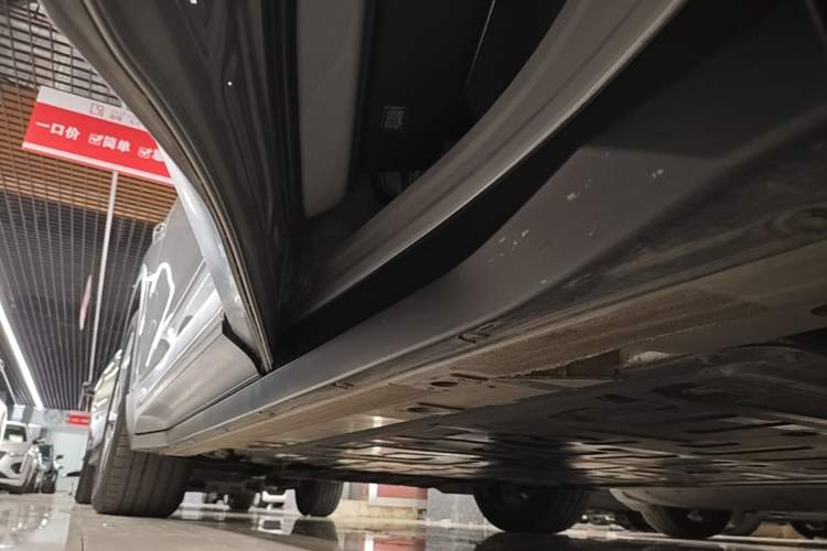 Used Nio ES6 2023 75 kWh Left Side Sill