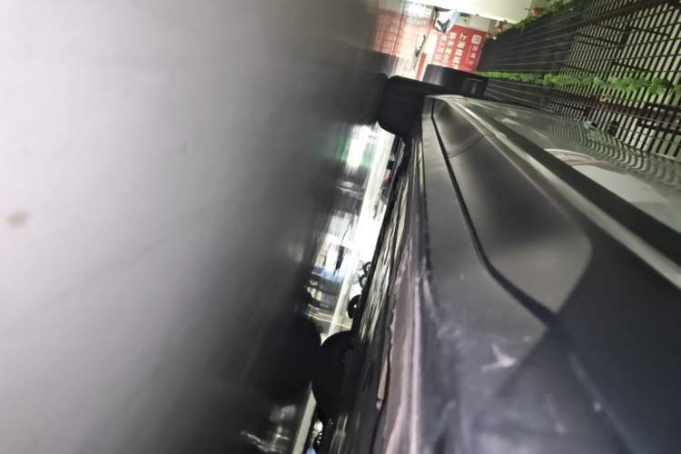 Used Nio ES6 2023 75 kWh Left Side Sill