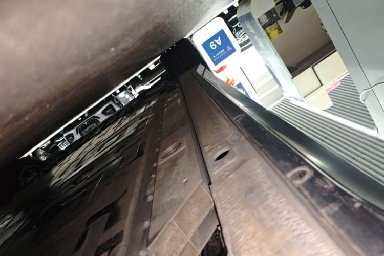 Used Nio ES6 2023 75 kWh Left Side Sill