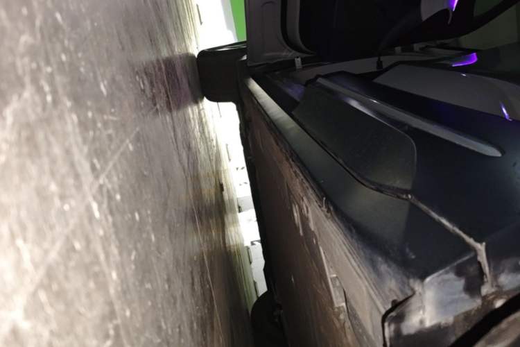 Used Nio ES6 2023 75 kWh Left Side Sill