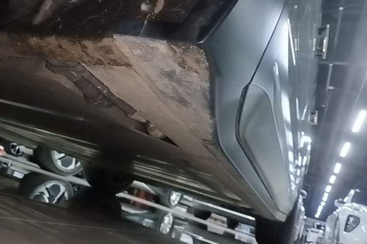 Used Nio ES6 2023 75 kWh Left Side Sill