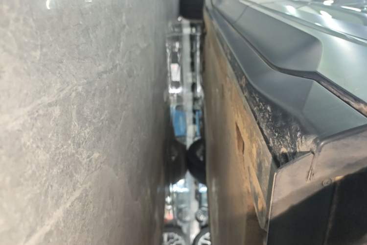 Used Nio ES6 2023 75 kWh Left Side Sill
