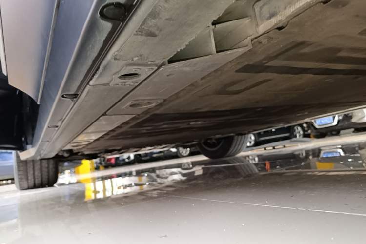 Used Nio ES6 2023 75 kWh Left Side Sill