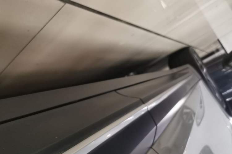 Used Nio ES6 2023 75 kWh Left Side Sill