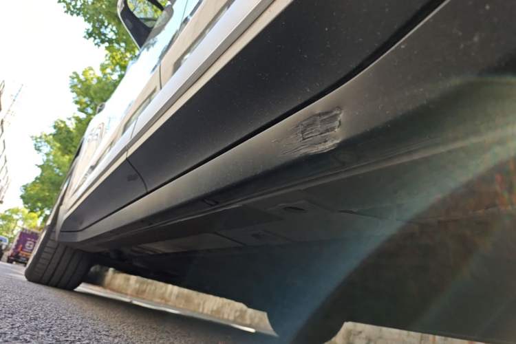Used Nio ES6 2023 75 kWh Left Side Sill