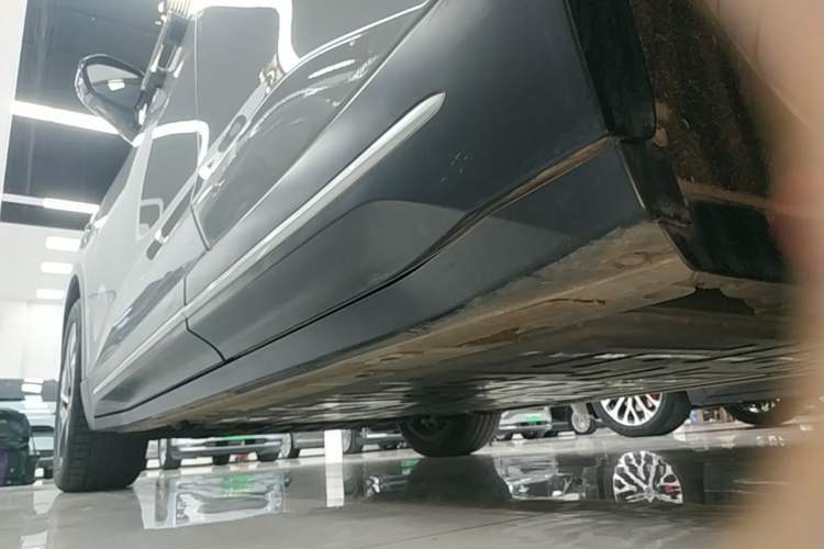 Used Nio ES6 2023 75 kWh Left Side Sill