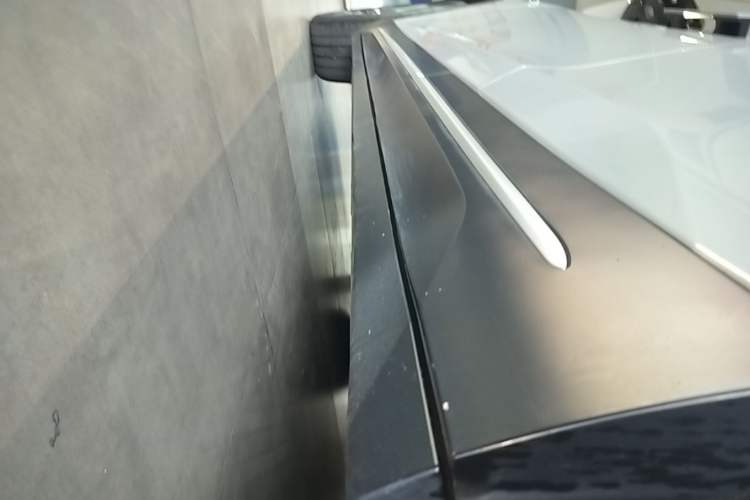 Used Nio ES6 2023 75 kWh Left Side Sill
