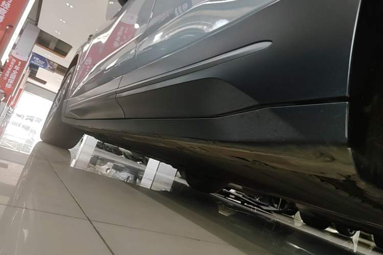 Used Nio ES6 2023 75 kWh Left Side Sill