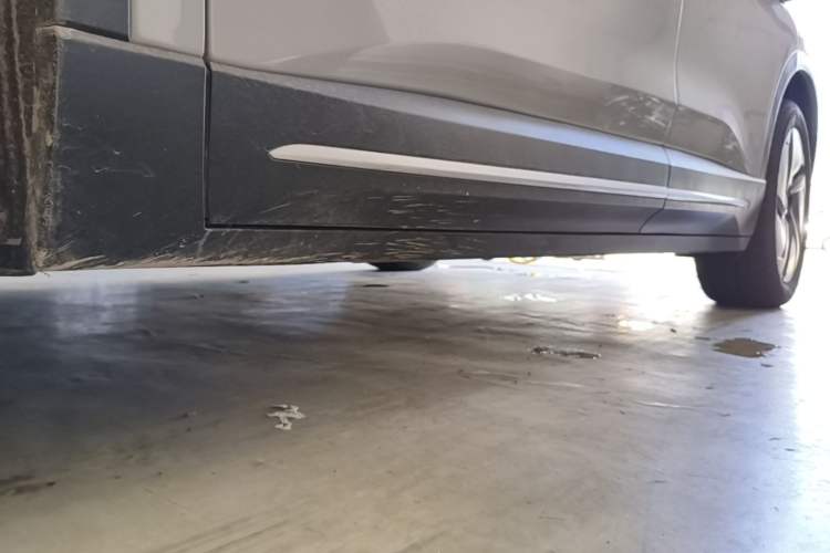 Used Nio ES6 2023 75 kWh Left Side Sill
