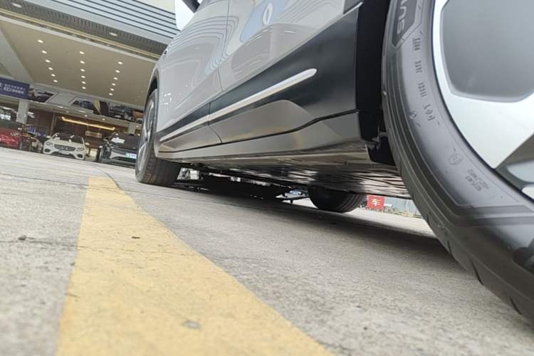 Used Nio ES6 2023 75 kWh Left Side Sill