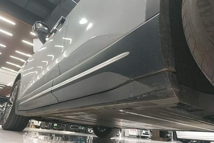 Used Nio ES6 2023 75 kWh Left Side Sill