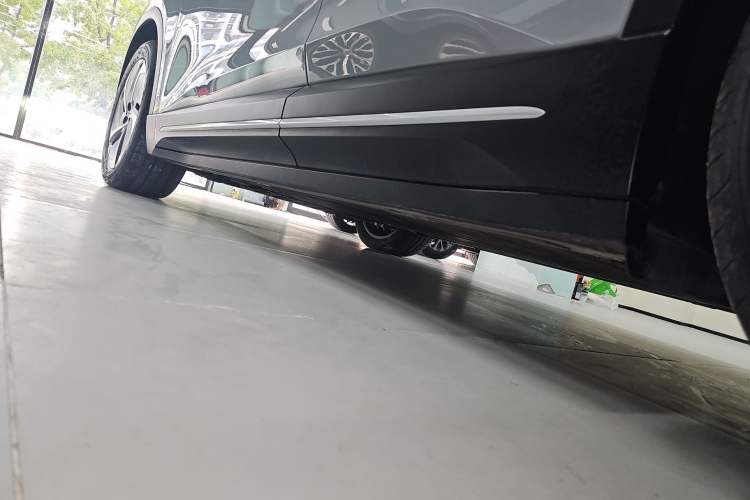 Used Nio ES6 2023 75 kWh Left Side Sill