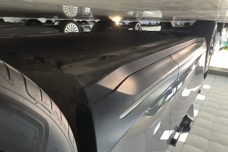 Used Nio ES6 2023 75 kWh Left Side Sill