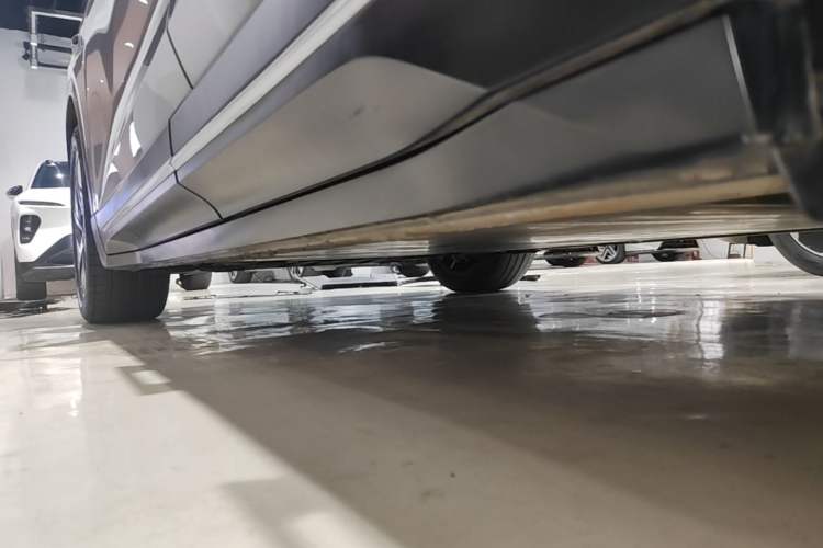 Used Nio ES6 2023 75 kWh Left Side Sill